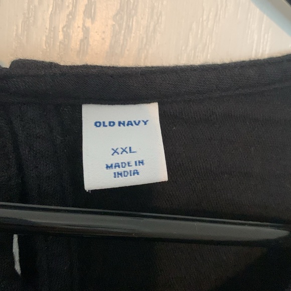 XXL Black & White flowy floral top from old navy - Picture 6 of 8